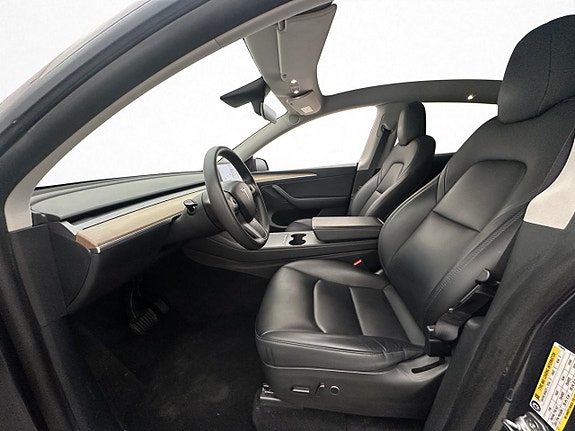 Tesla Model Y 25 of 30