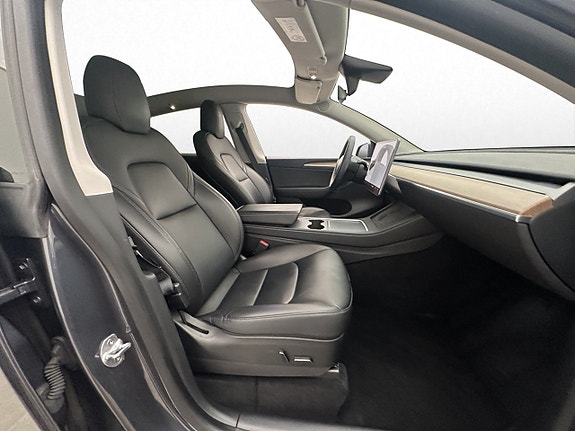 Tesla Model Y 22 of 30