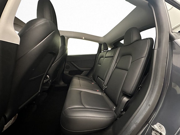 Tesla Model Y 23 of 30