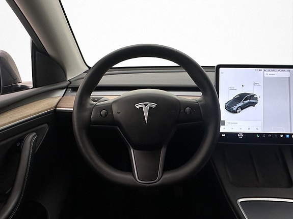 Tesla Model Y 27 of 30