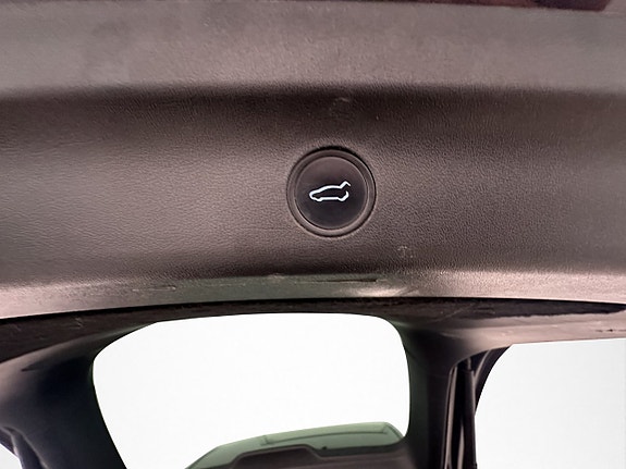 Tesla Model Y 24 of 30