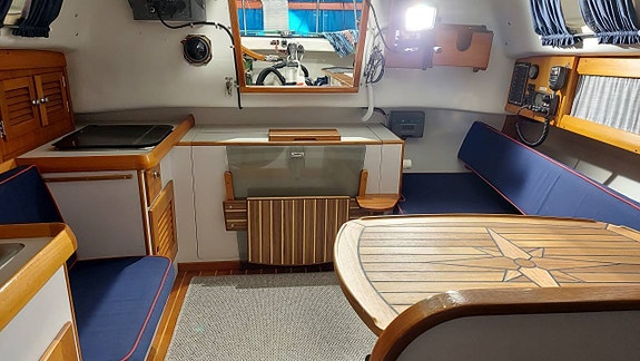 Alerion Express 28 8 of 12