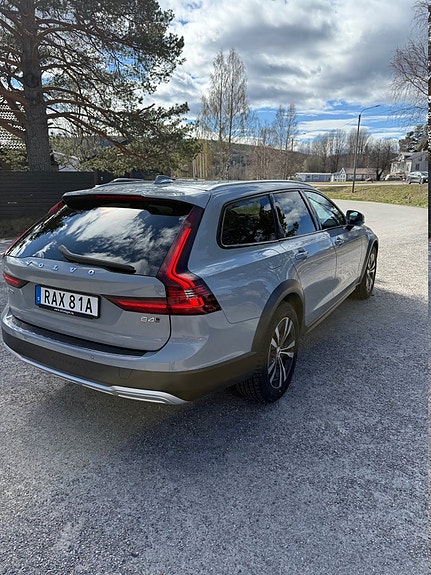 Volvo V90 Cross Country 3 of 5