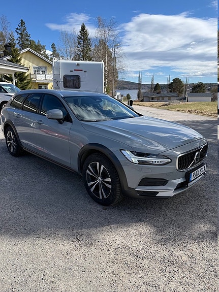 Volvo V90 Cross Country 2 of 5