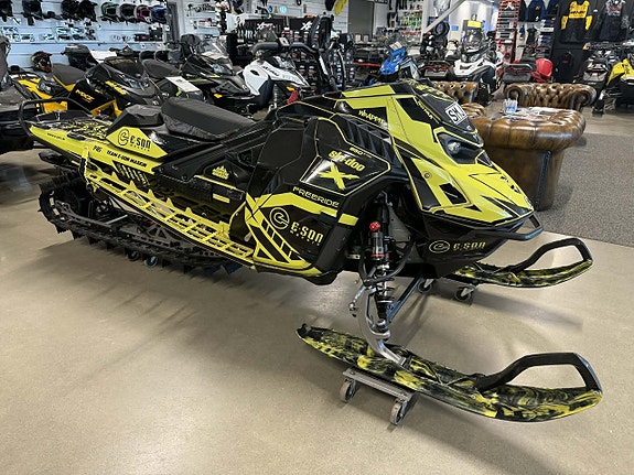 Ski-Doo Freeride 146" 850 E-TEC SHOT 10.25" Display