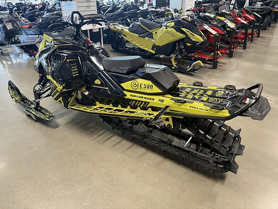 Ski-Doo Freeride 146" 850 E-TEC SHOT 10.25" Display 3 of 5