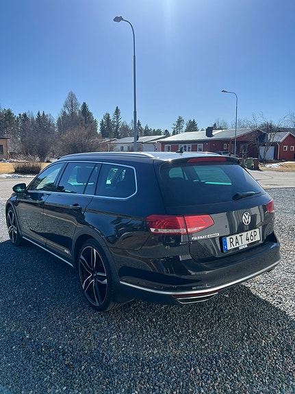 Volkswagen Passat Alltrack 3 of 4