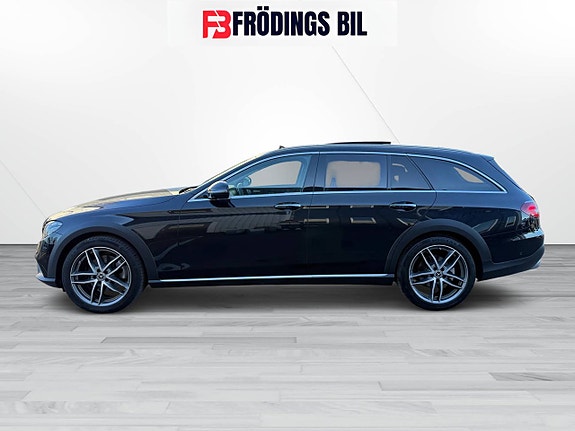 Mercedes-Benz E220 d 2 of 5