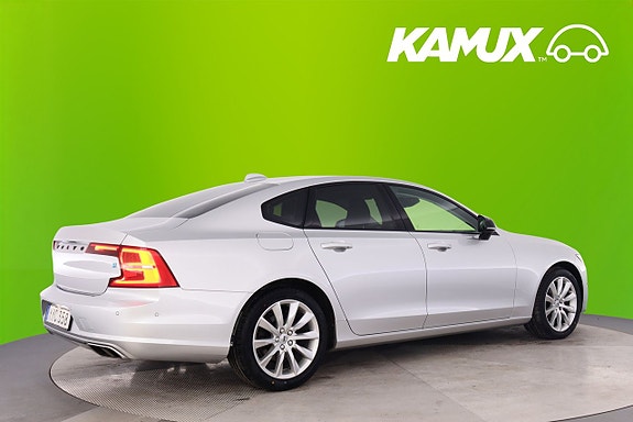 Volvo S90 2 of 5
