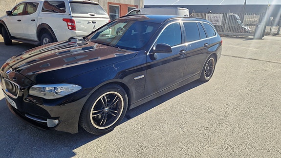 BMW 520d 3 of 5