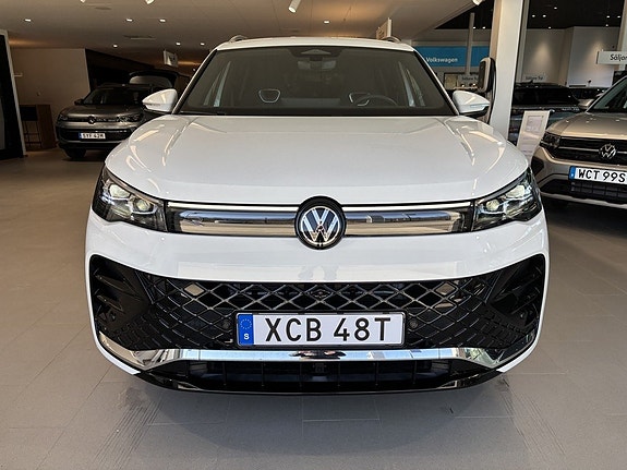 Volkswagen Tiguan 2 of 11