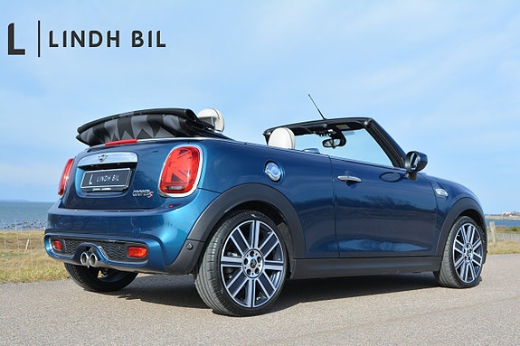 MINI Cooper S 2 of 5