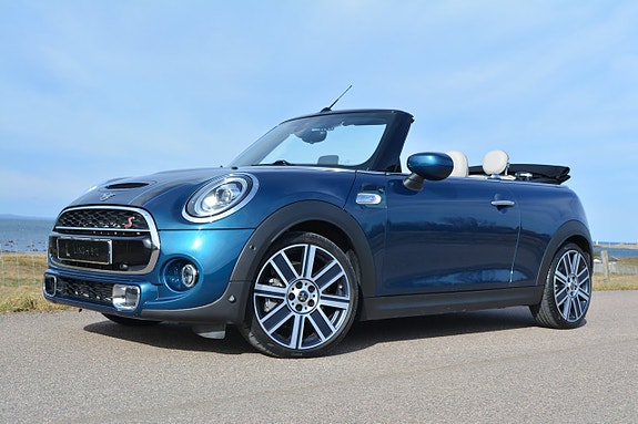 MINI Cooper S 4 of 5