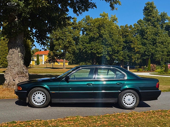 BMW 750i 2 of 21