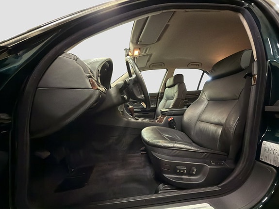 BMW 750i 9 of 21