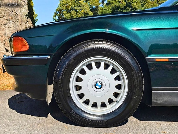 BMW 750i 18 of 21