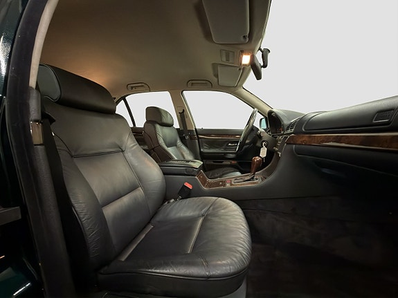 BMW 750i 13 of 21