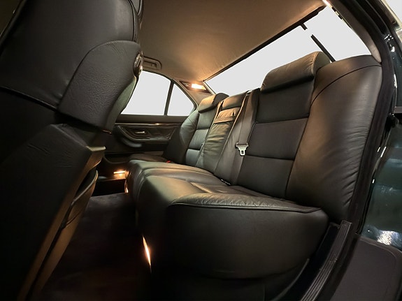 BMW 750i 15 of 21