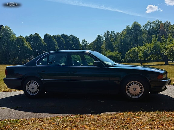 BMW 750i 6 of 21