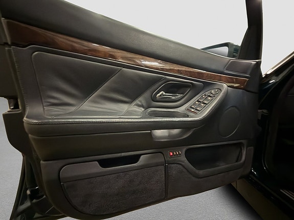 BMW 750i 11 of 21