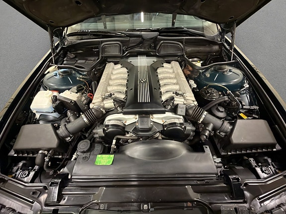 BMW 750i 17 of 21