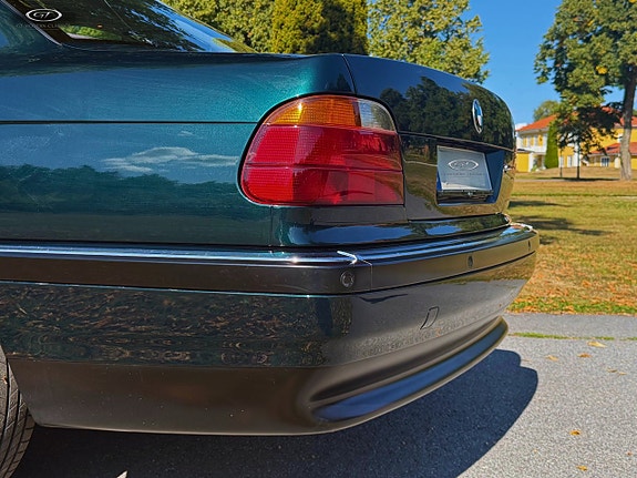BMW 750i 19 of 21