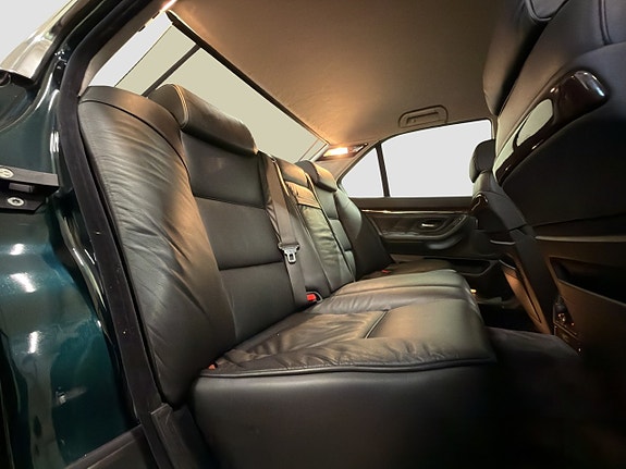 BMW 750i 16 of 21