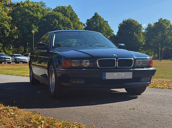 BMW 750i 7 of 21