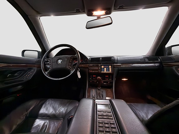 BMW 750i 14 of 21