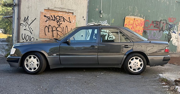 Mercedes-Benz E50 2 of 23