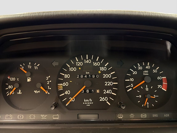 Mercedes-Benz E50 16 of 23
