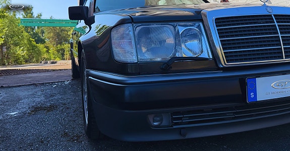 Mercedes-Benz E50 21 of 23