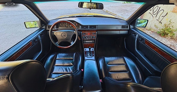 Mercedes-Benz E50 10 of 23