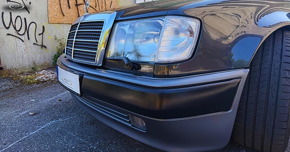 Mercedes-Benz E50 20 of 23