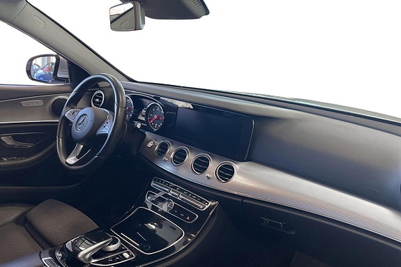 Mercedes-Benz E220 9 of 12