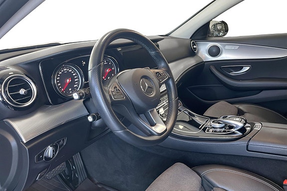 Mercedes-Benz E220 6 of 12
