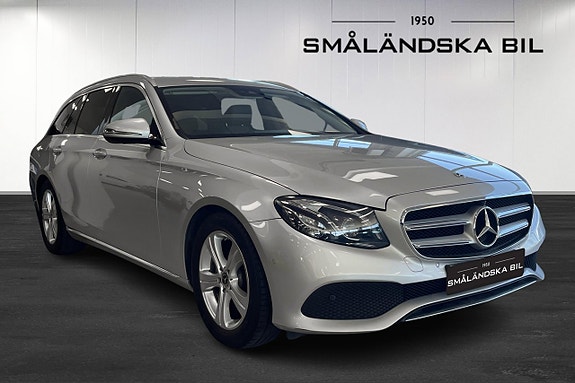 Mercedes-Benz E220 2 of 5