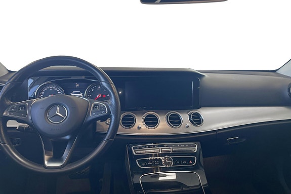 Mercedes-Benz E220 8 of 12