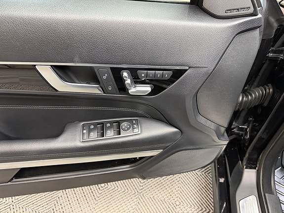 Mercedes-Benz E500 7 of 11