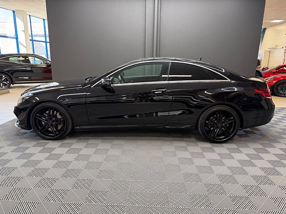 Mercedes-Benz E500 3 of 5