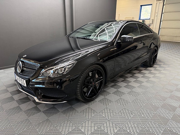 Mercedes-Benz E500 2 of 5