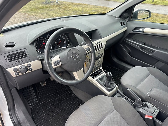 Opel Astra 10 of 13