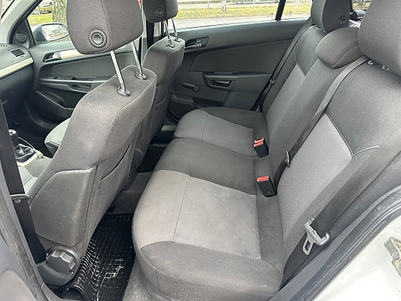 Opel Astra 11 of 13