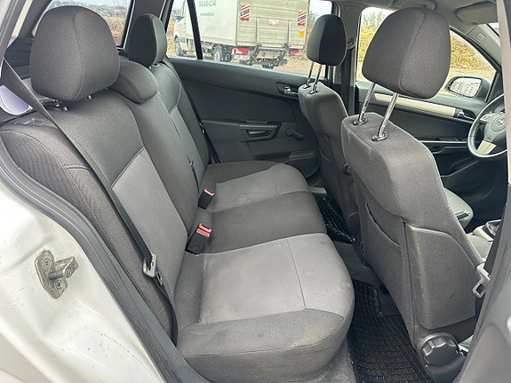 Opel Astra 13 of 13