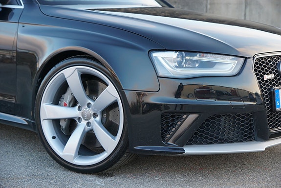 Audi RS4 4 of 5