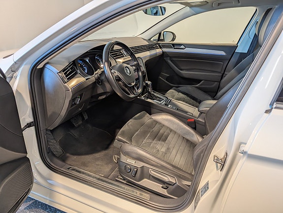 Volkswagen Passat 16 of 22