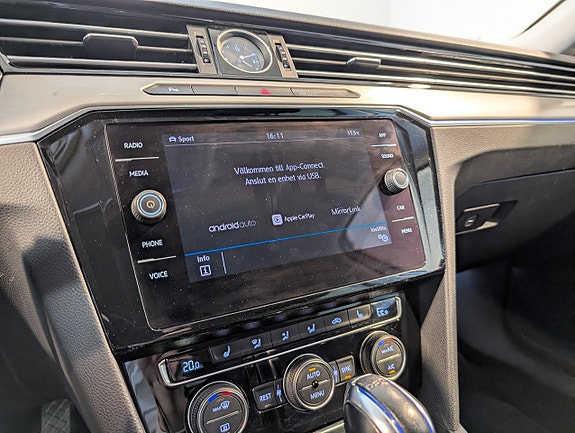 Volkswagen Passat 11 of 22