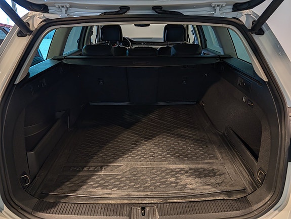 Volkswagen Passat 19 of 22