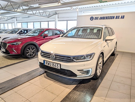 Volkswagen Passat 2 of 22