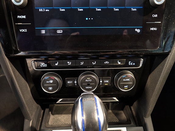 Volkswagen Passat 9 of 22